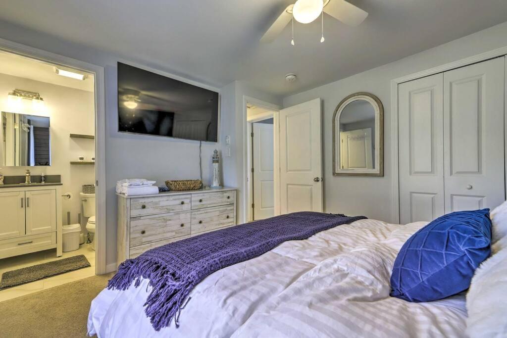 New! Updated Mystic Home W/ Sauna, Hot Tub & Deck Esterno foto