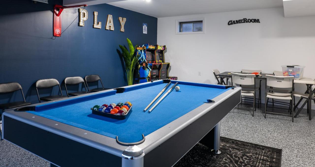 New! Updated Mystic Home W/ Sauna, Hot Tub & Deck Esterno foto