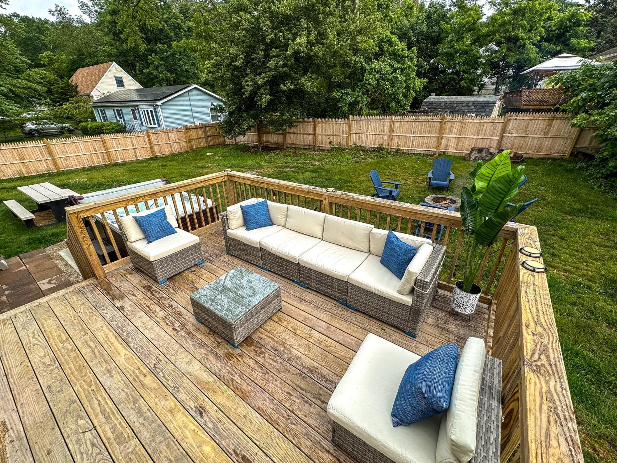 New! Updated Mystic Home W/ Sauna, Hot Tub & Deck Esterno foto